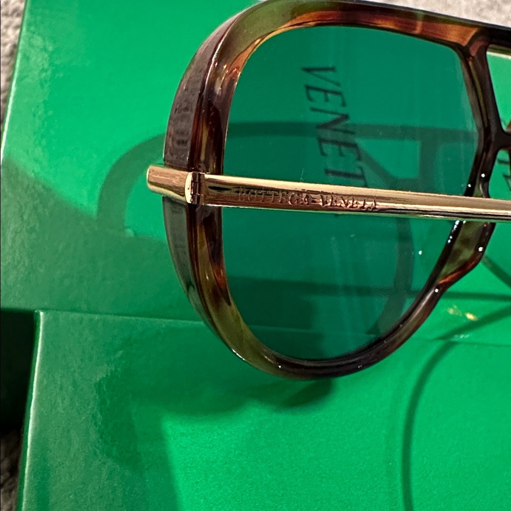 Bottega Veneta Tortoise Shell Sunglasses with Gold Accents - Picture 4 of 6